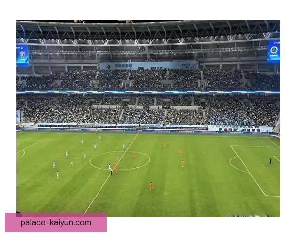 探索足球魅力：全新球场导览迎来突破，带你领略比赛背后的故事