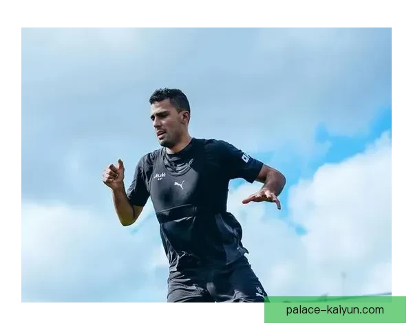 罗德里持续保持高水平状态的表现稳健，备受关注。